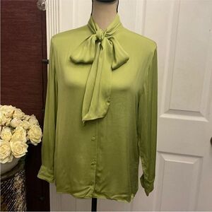 Gucci bow tie 100% silk blouse, S